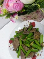 ผัดตับหมูกับดอกกุยช่าย (Stir-fried Pork Liver with Chinese Chives)